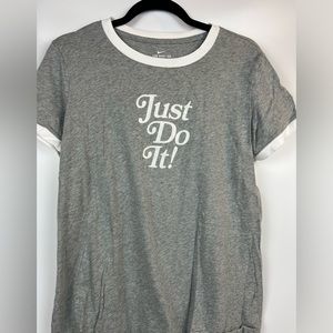Women’s Nike just do it T. Size L. EUC.